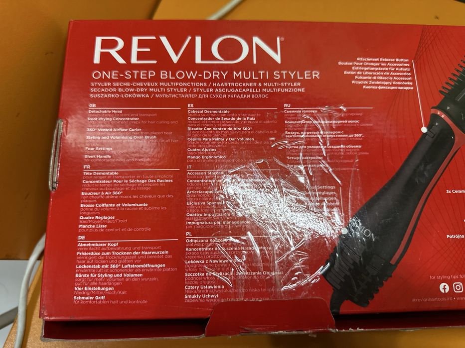 Неупотребявана многофункционална маша/четка/стилизатор Revlon 3 в 1