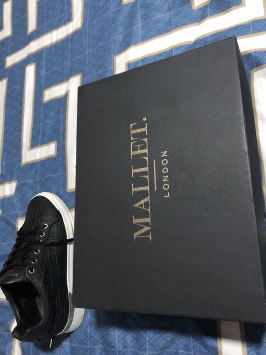 Vand adidasii MALLET.