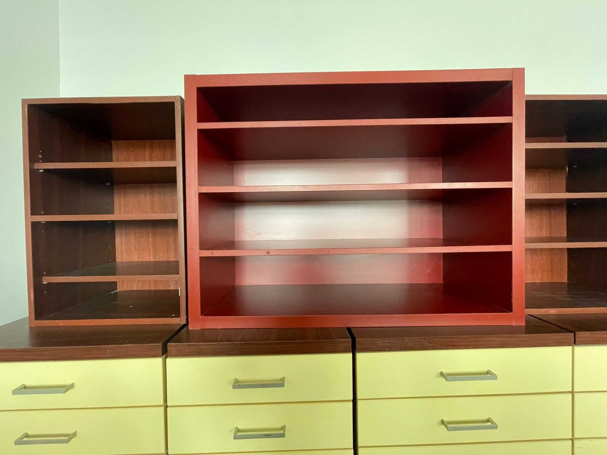 Vând mobilier ,pretabil pentru birou, bibliotecă, magazin naturist