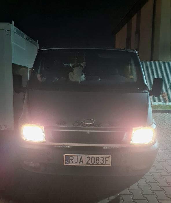 Vând Ford transit 2004.2.0 acte la zi pe un an