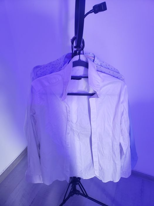 Vand cămăși doar una este mărimea s restul M