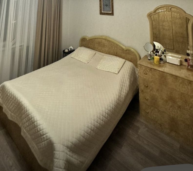 Продам спальный гарнитур