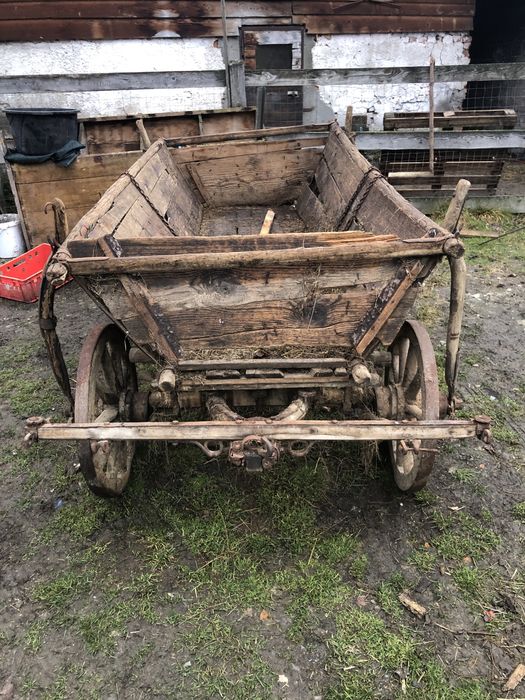 Caruta veche din lemn de vanzare
