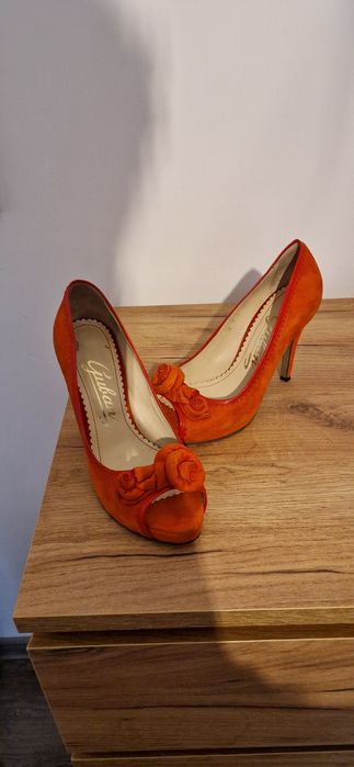 Pantofi cu toc Guban