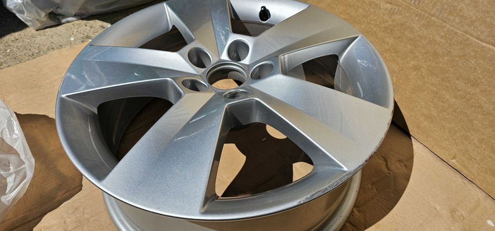 1 buc Janta Aliaj Skoda Kamiq 16" 657601025 / 2019 - 2023 - cu defect