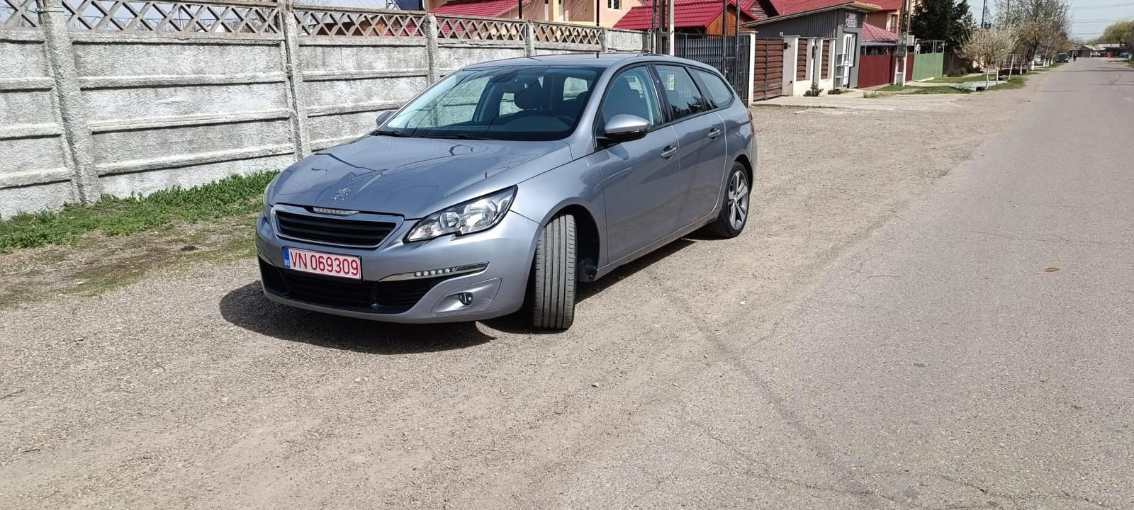 Peugeot 308 blue HDI 1.6