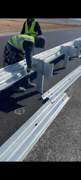 Монтаж дорожных барьеров  профессионально и с гарантией!