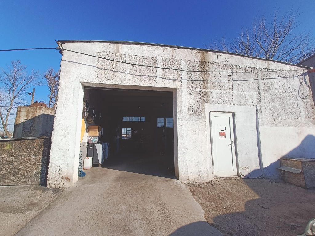 Vând service auto