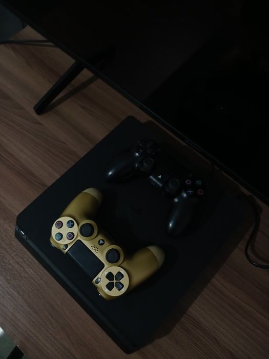 Playstation 4 slim