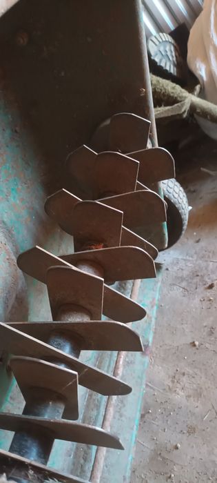 Se vinde scarificator de gazon