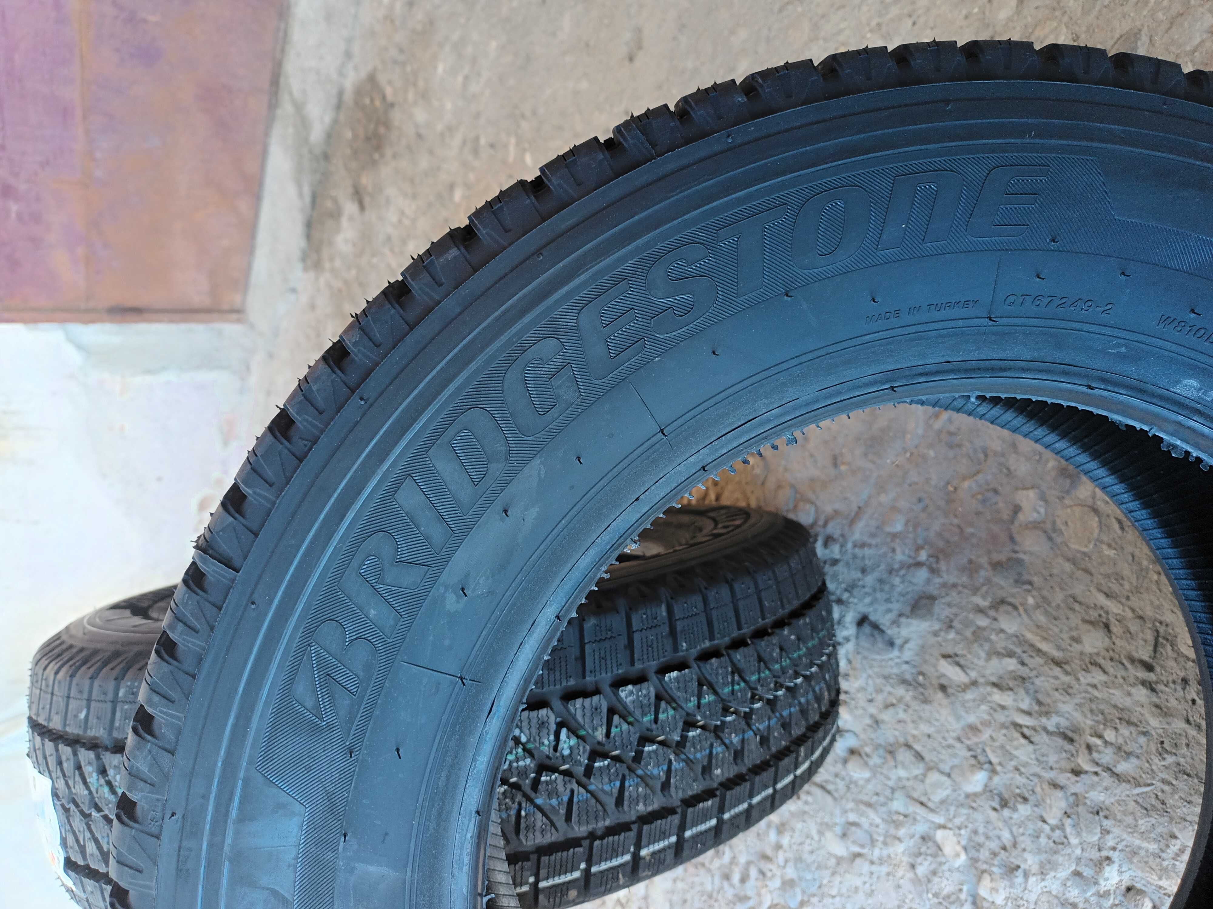 2 Нови бусови зимни гуми 215/65 R16C Bridgestone Blizzak W810 109/107T