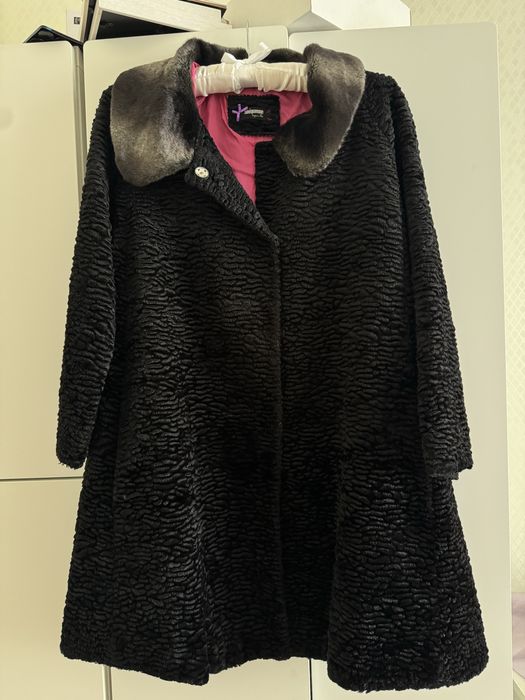 Полу шубка от фирмы sinequanone в черном цвете