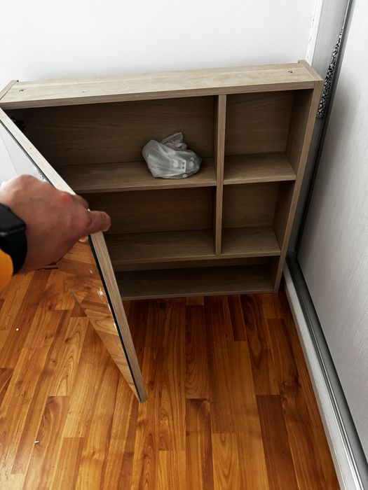 Dulap baie cu oglinda.