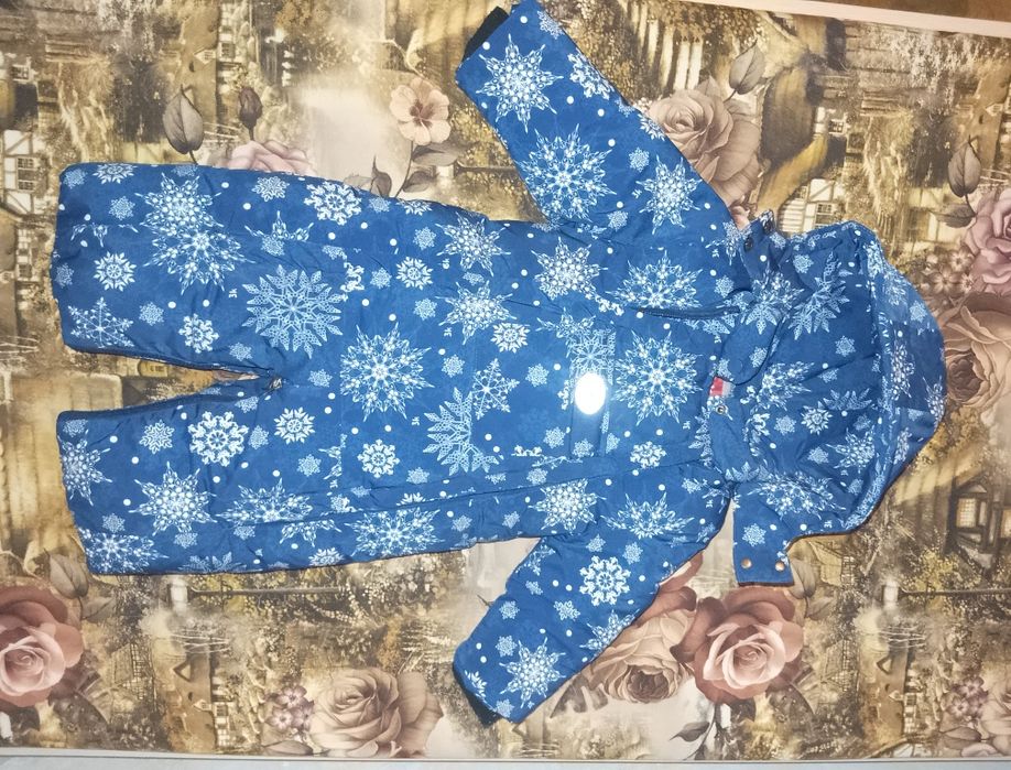 Продам зимний комбинезон 2в1