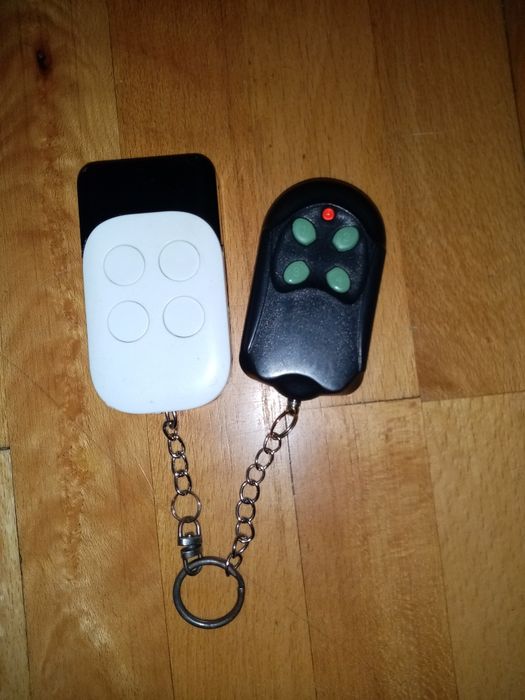 2бр. Дистанционно за електрическа щора врати и др.