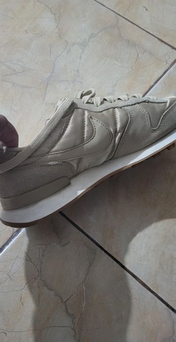 Маратонки със сатен и велур на Найк 39н