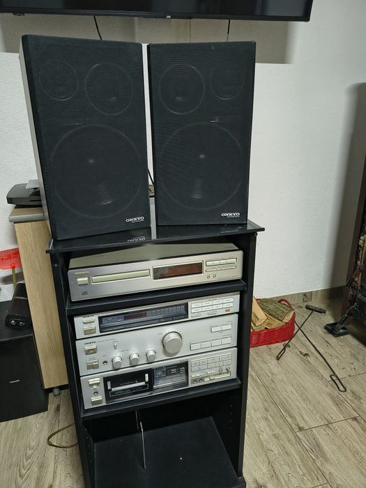 Linie audio Onkyo cu boxe