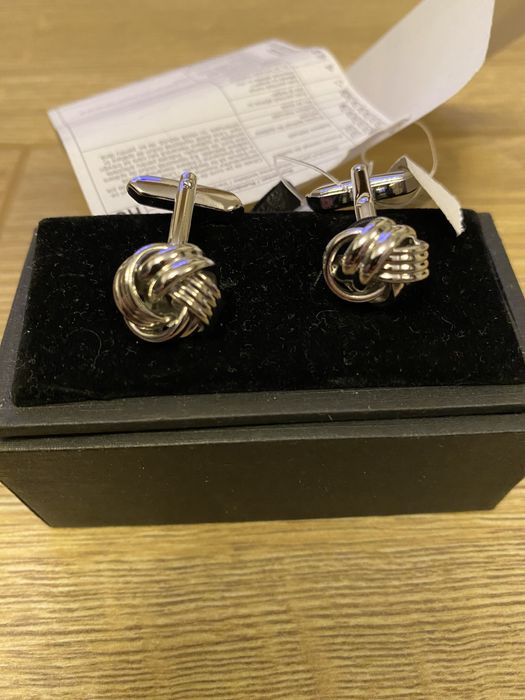 Butoni Montego si OX Gemelos