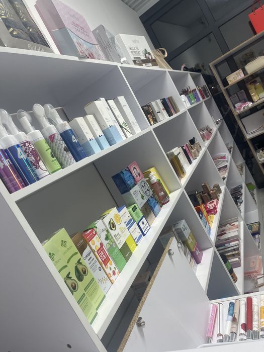 Продам полки с косметикой