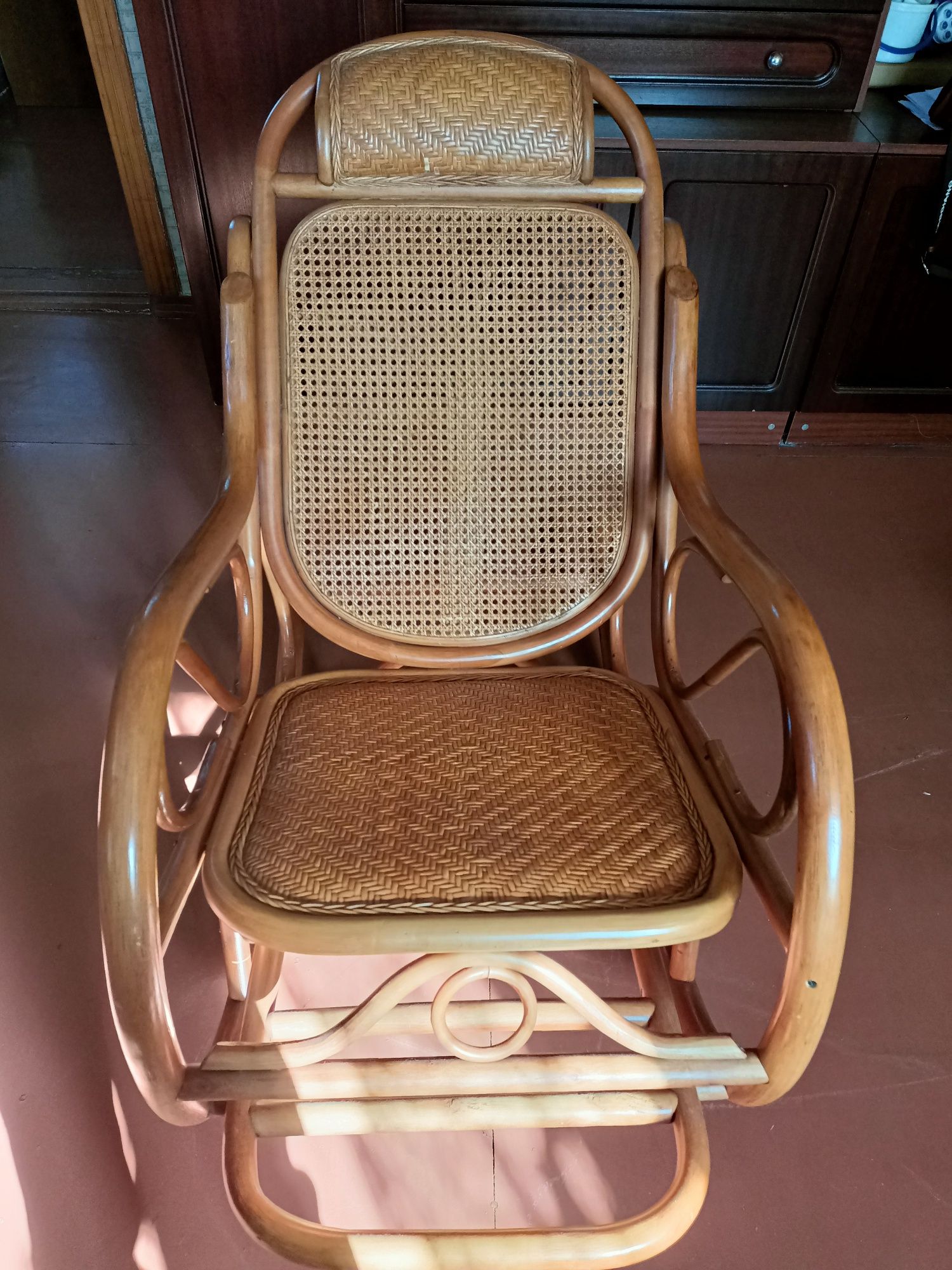 Кресло качалка из натурального ротанга