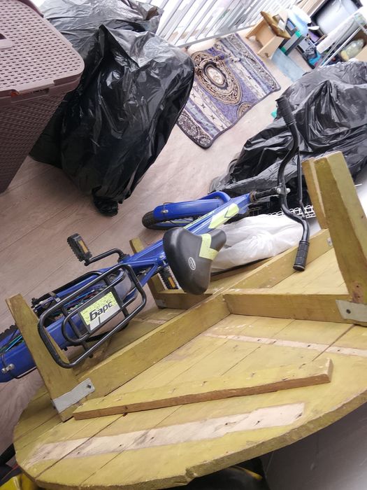 Круглый стол из дерева