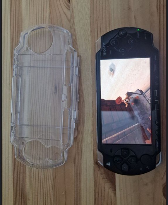 PSP 2004 Modat  card 64 GB si baterie dubla!