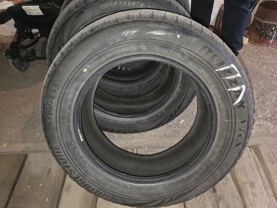 Продам зимние шины 215/60/16 в хорошем состоянии