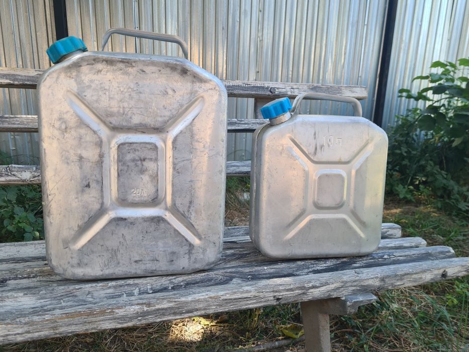 Продам алюминиевую канистру 20л