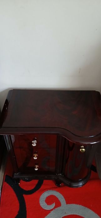 Mobila  Dormitor de lemn cires