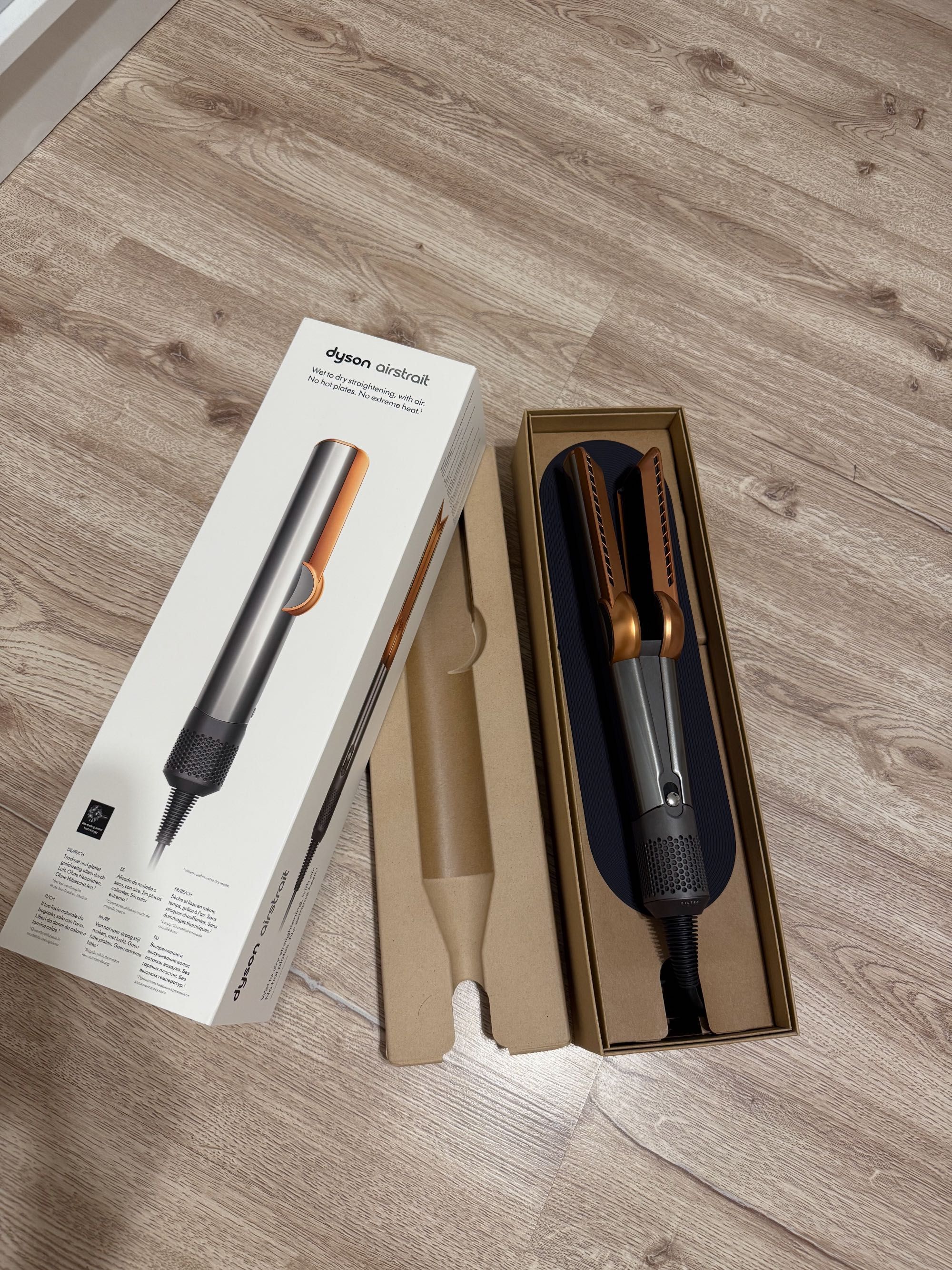 Dyson Airstrait Silver/Copper – Чисто нова и с гаранция.