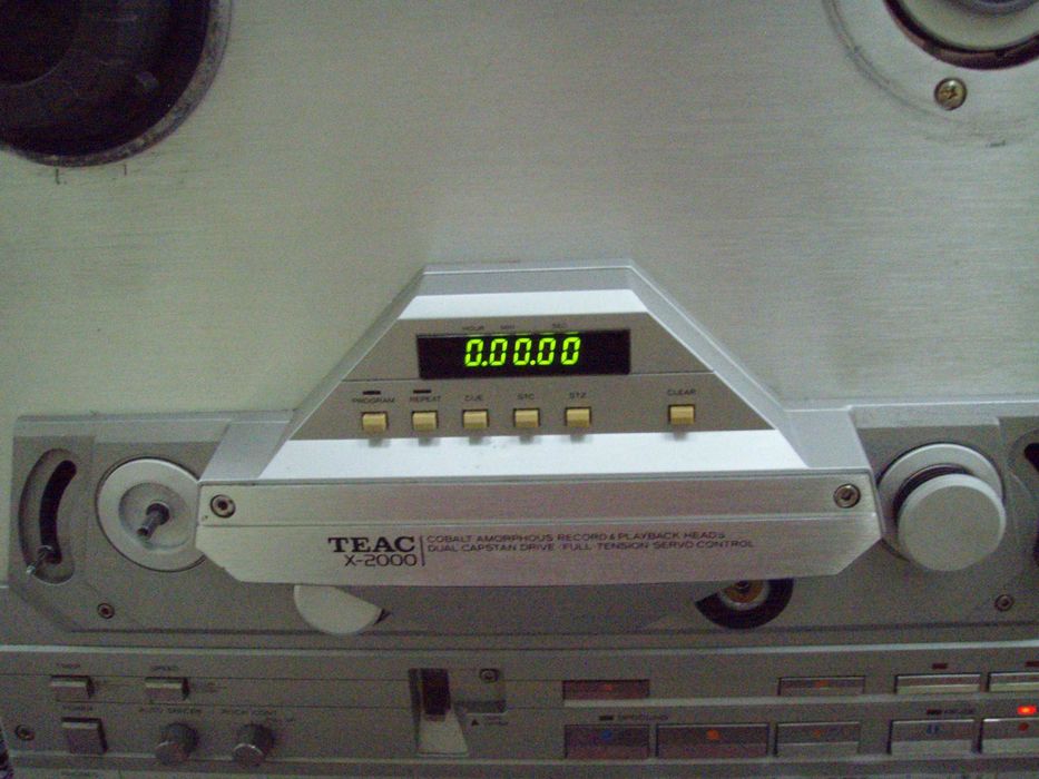 magnetofon Teac X-2000 cu probleme, incomplet