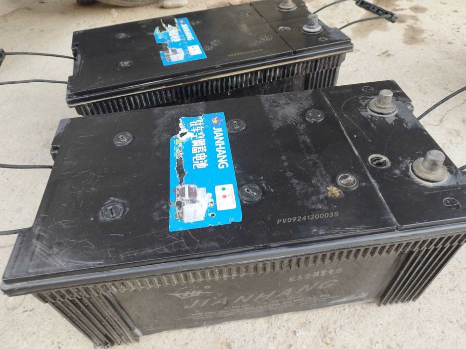 Срочно продам аккумуляторы 3 штуки на грузовую машину  12V260Ah BOSCH