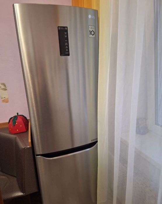 Холодильник LG идеальное состояние