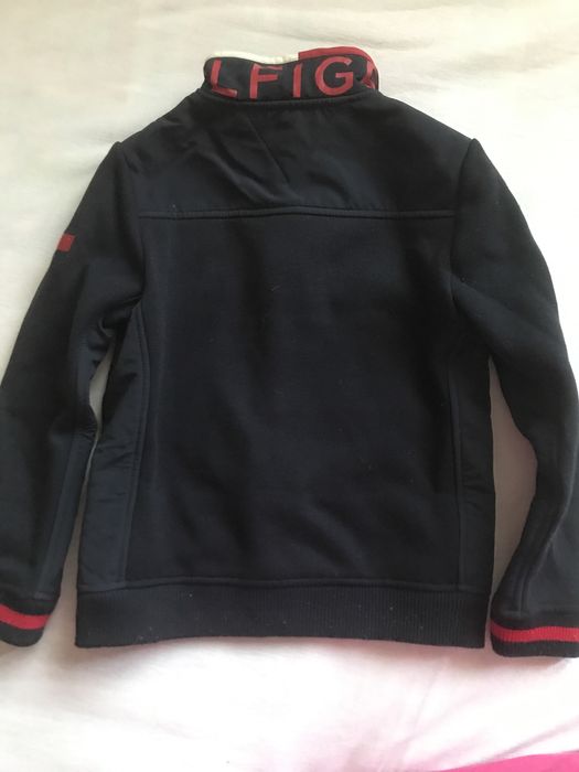 Tommy hilfiger легкая курточка на 6-7 лет