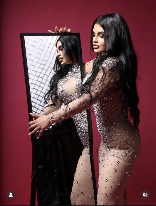 Уникална рокля с камъни