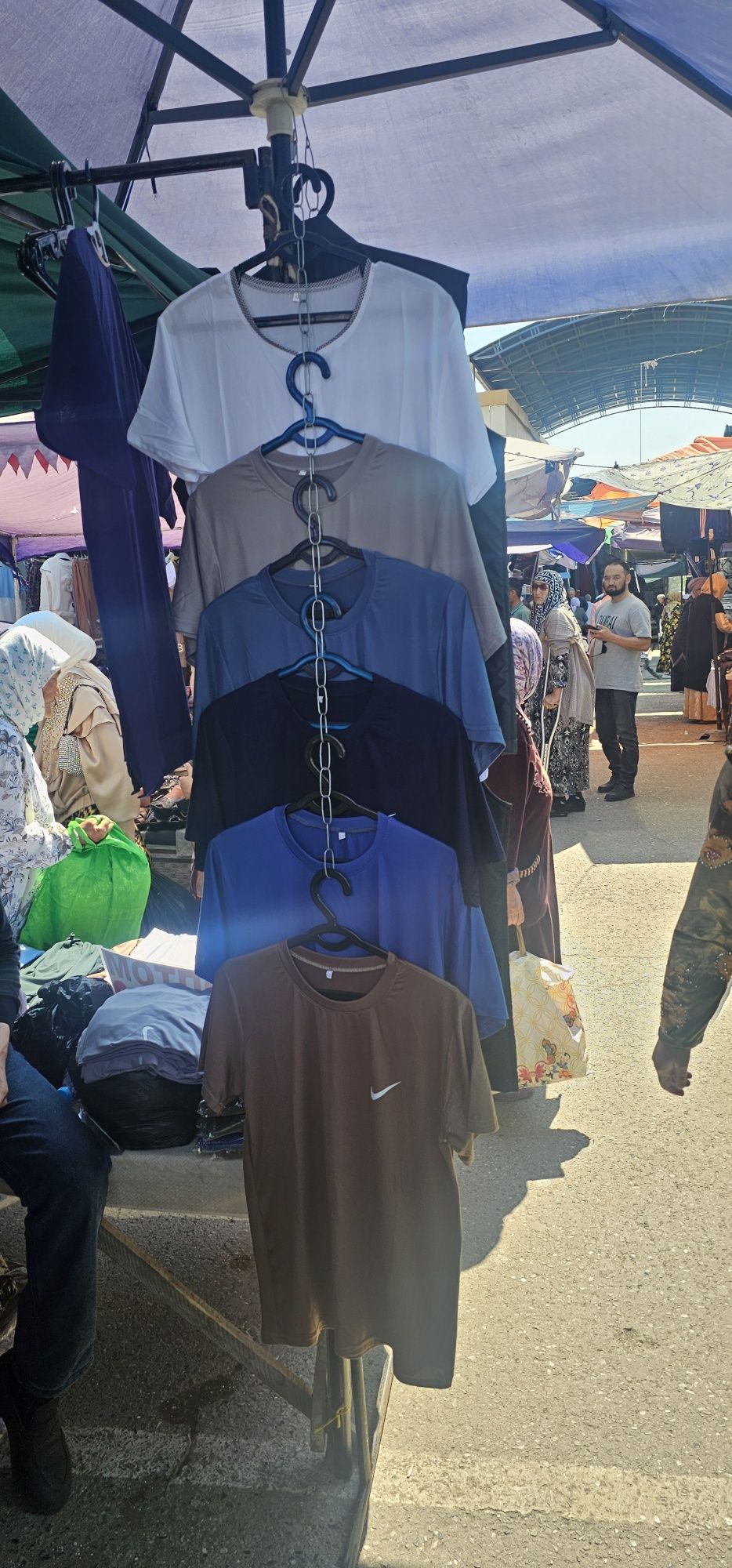 Erkak va ayollar uchun fudbolka