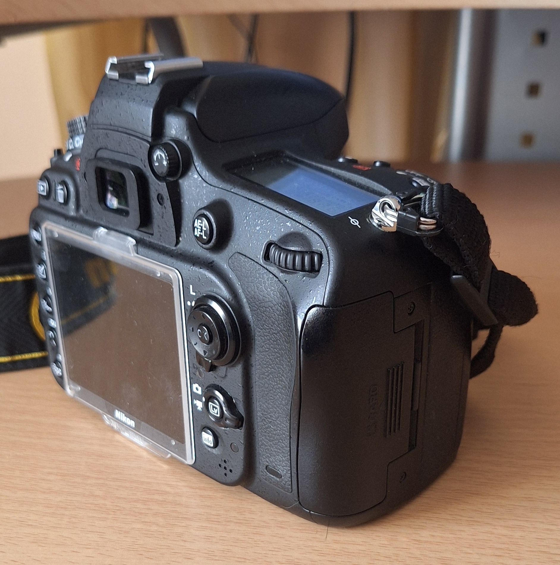 Nikon D610 – Body + baterie + încărcător – defect autofocus – 1600 lei