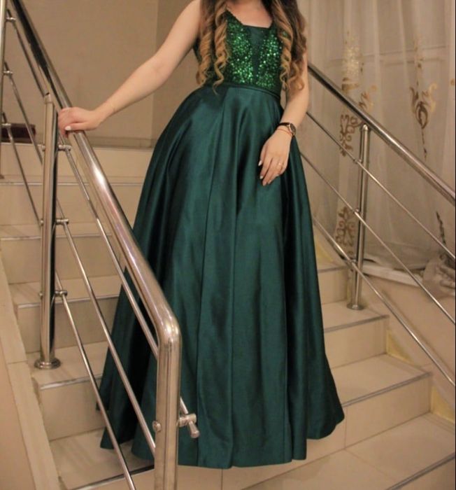 Роскошные и нарядные платья для особого случая