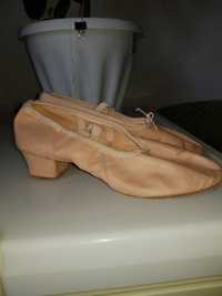 Туфли балетные на каблуках