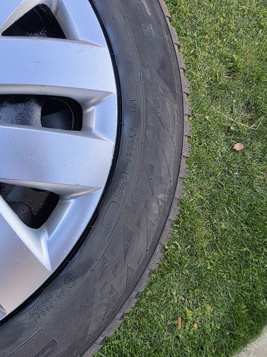 Vând cauciucuri + jante din tabla+ capace