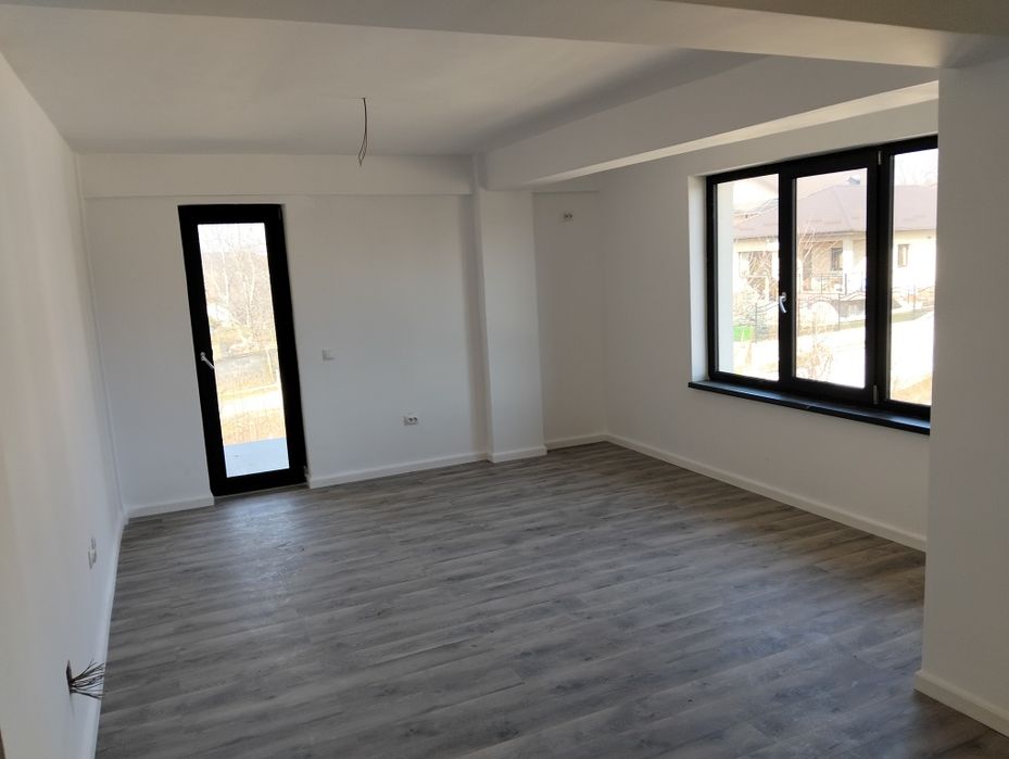 Apartament 3 camere  Miroslava .Te muti intr o luna!