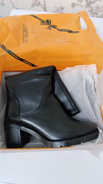 Продам новые сапоги весна