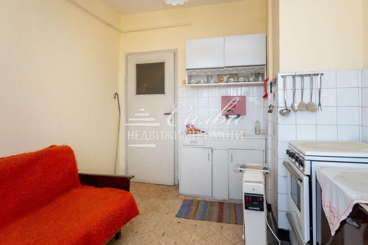Продава се Двустаен апартамент в Шумен, 5-ти полк - 56 кв.м за 1212 €/кв.м - Снимка #1