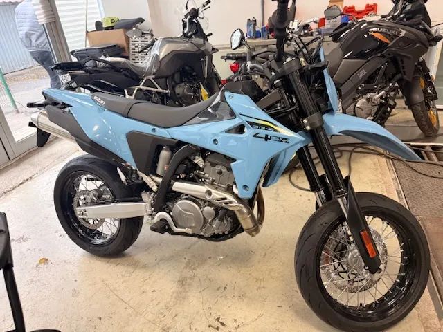 Suzuki DR-Z 400SM Suzuki DR-Z4SM M6 Dageco Moto