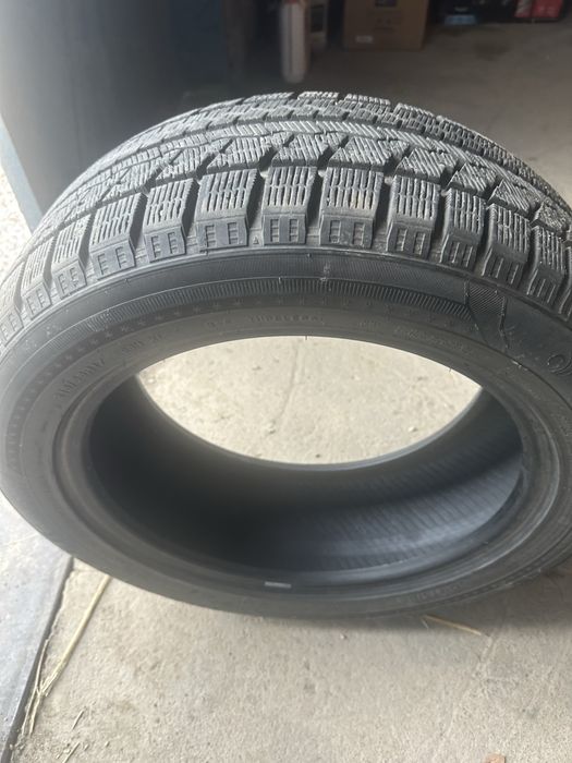 Продам комплект зимних шин R17 /215/55 в отличном состоянии