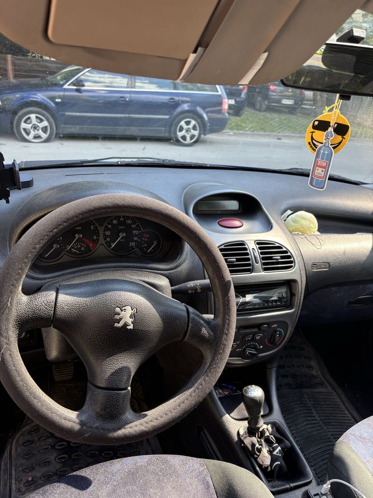 Продавам Peugeot 206