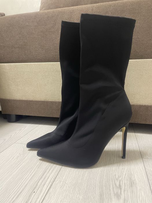 Черни боти с ток