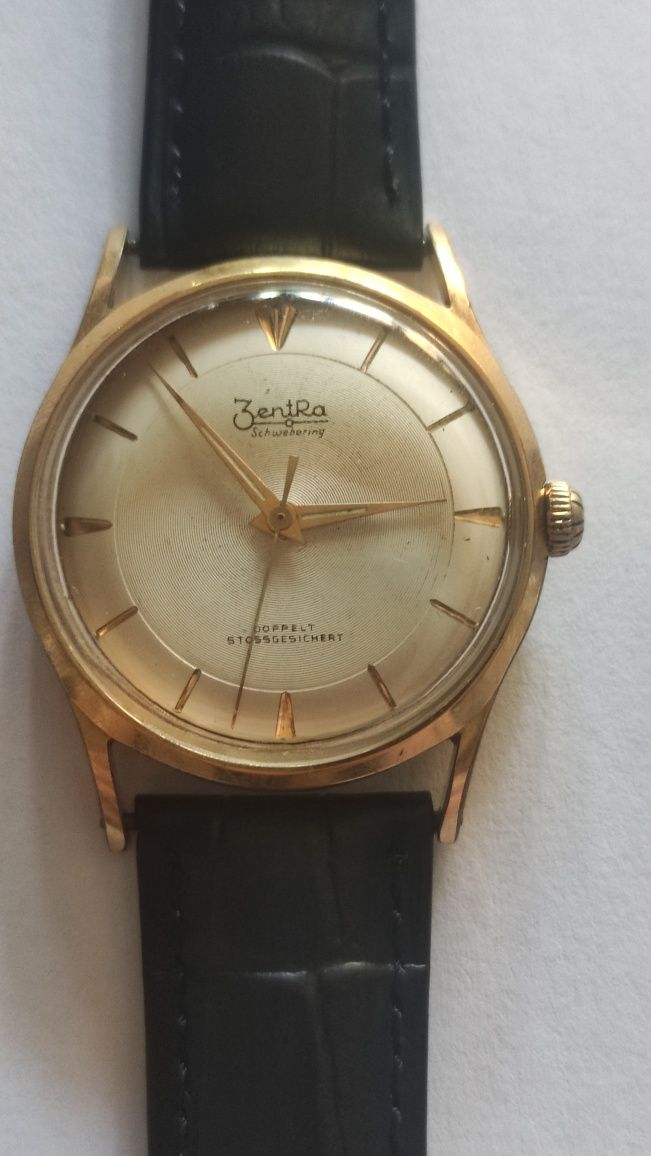 Ceas Zentra model DUOPAC. Ceasul este servisat.