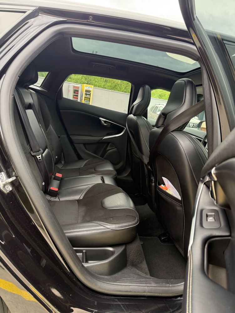Volvo V40 D3 R design Automat 150 cai