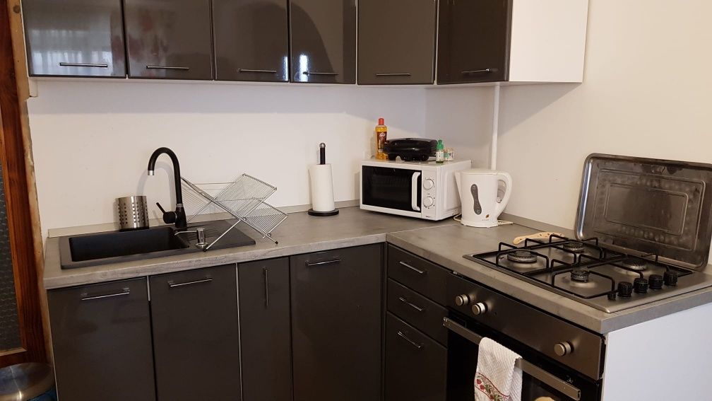 Vând casa P+E și spațiu comercial
